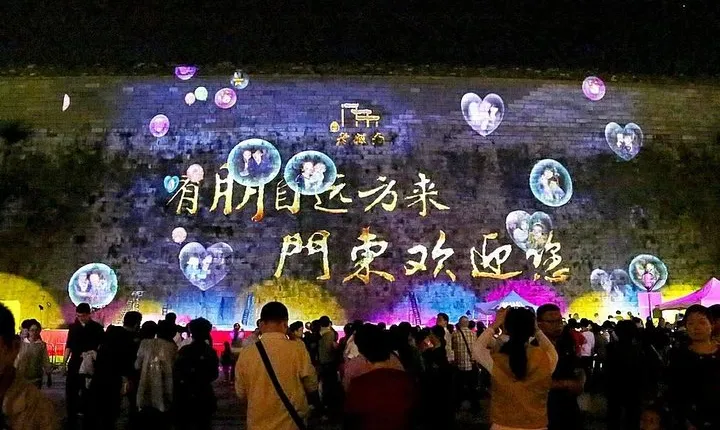 Nanjing Private Night Tour: Confucian Temple Area, Ming City Wall, Laomendong
