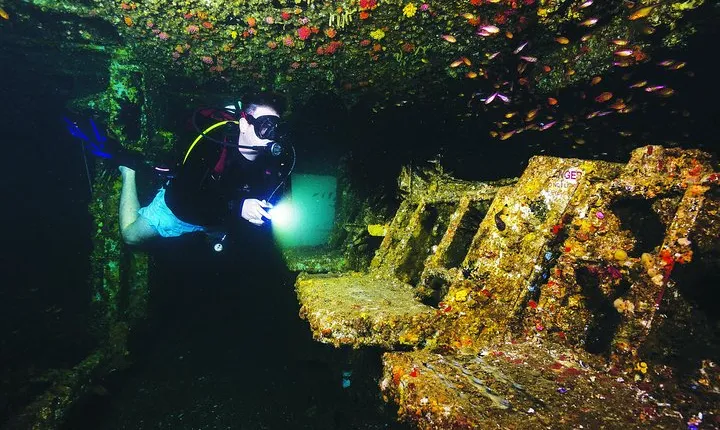 HMAS Brisbane Double Dive
