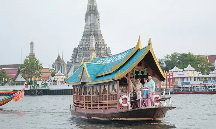 Bangkok Instagram City Tour with River Cruise & Traditional Dress