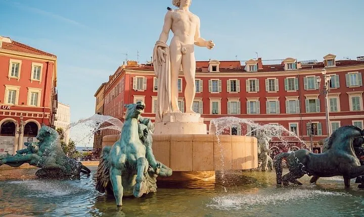 Nice’s Timeless Charm: Historic Sites & Stunning Vistas / Walking