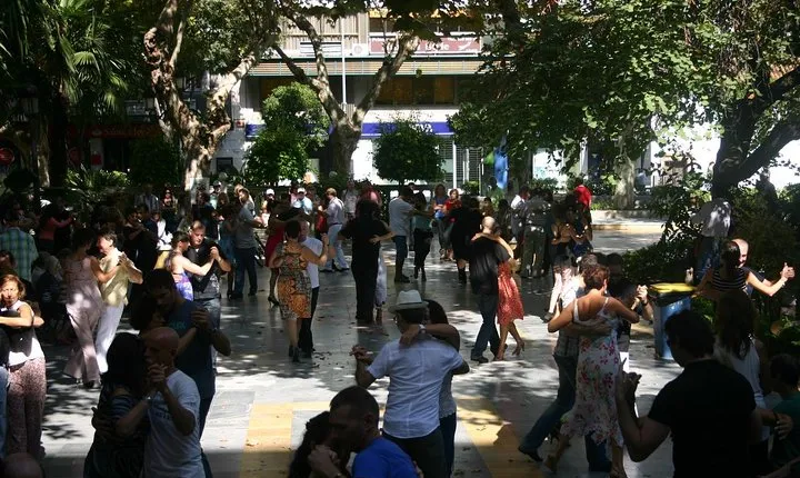 Half-Day Tango Lesson and Milongas in Buenos Aires