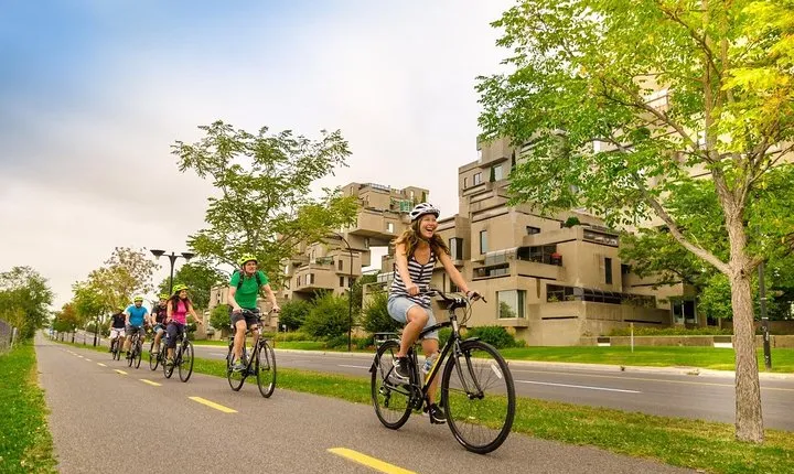 Independent Tour of Montreal by Bike