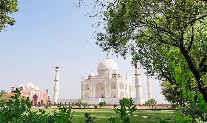 All Inclusive Taj Mahal, Agra Fort and Baby Taj Tour from Delhi 