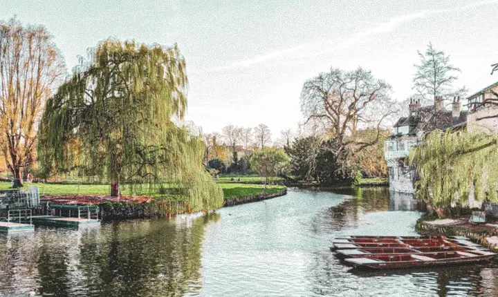 Cambridge Riverside Walk From Queen’s College to Trinity College