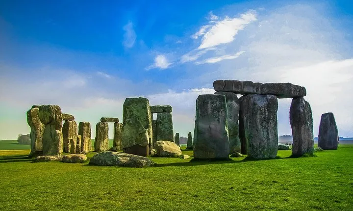 Stonehenge Independent Visit with Private Driver by Luxury Sedan