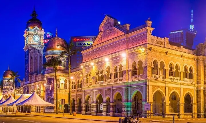 Kuala Lumpur Night Tour with Lake Symphony & Saloma Bridge