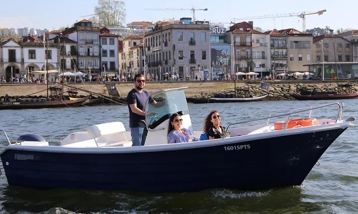 Porto: Private tour in the Douro (1 to 4 people) on a boat just for you