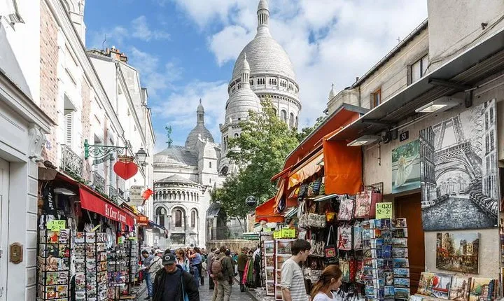 Montmartre Walking Tour to the Sacre Coeur & Skip-the-Line to Musée d'Orsay