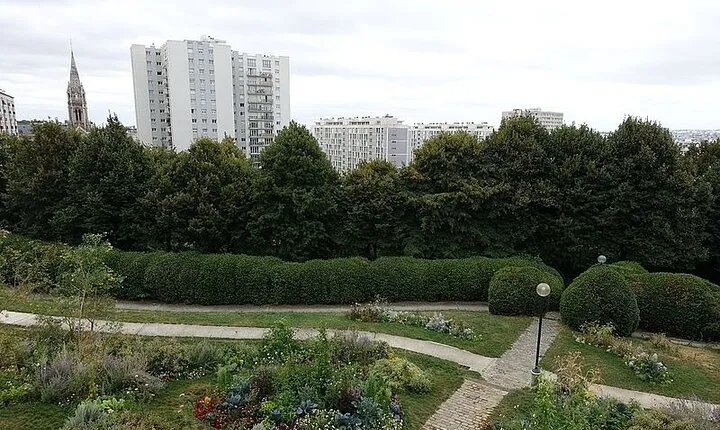 Flâneurs of Belleville: A Self-Guided Audio Tour of the Neighbourhood's Art