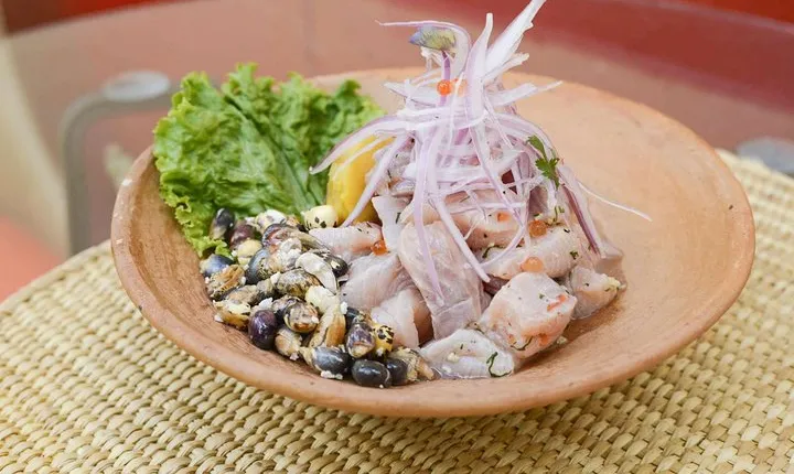 Market Tour and Gourmet Peruvian Cooking Lesson with a Professional in Urubamba