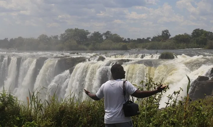 Victoria Falls: Private Guided Tour of the Falls