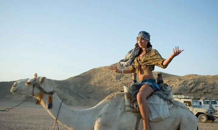 1-Hour Camel Ride Through the Desert – Sharm El Sheikh