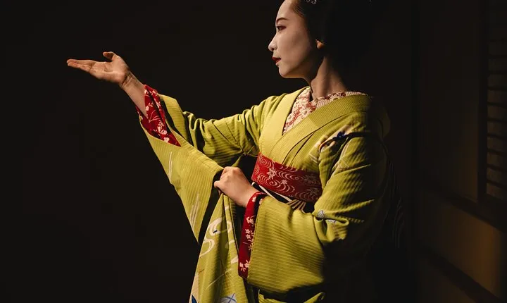 Kyoto Geisha Show Cultural Hour with an apprentice geisha, Maiko