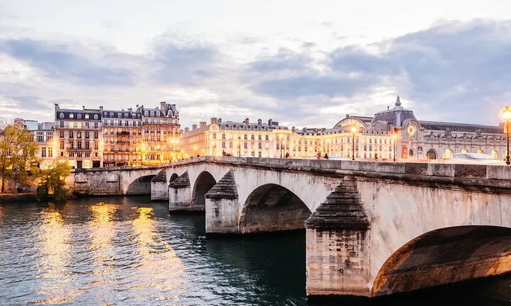 6 Hours Paris Guided Tour with Gare du Nord Pickup and Drop