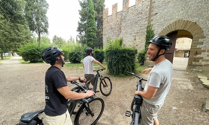 Discover Florence Surrounding Out Of The Crowd On E-Bike