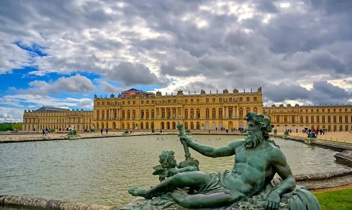 Private Tour Versailles Palace & Marie-Antoinette's Estate