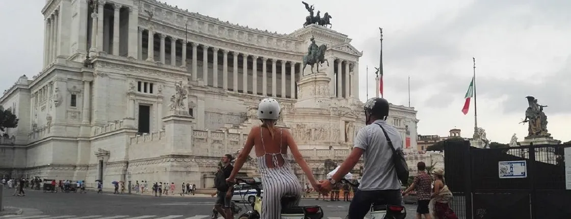 Rome Early Morning E-Bike Tour with 3D Virtual Reality