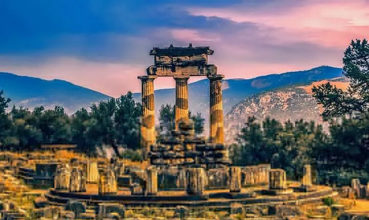 Discover Spiritual Delphi & Thermopylae Battlefield Private Trip