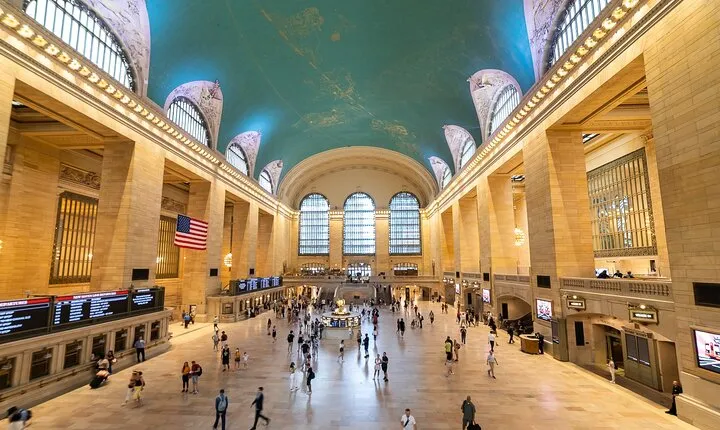 Presidents Trump and Obama's Life Private Tour Expert Guide