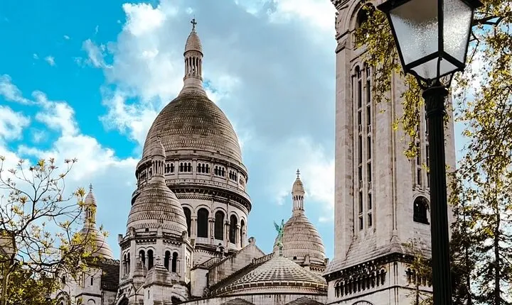 Walking Tour in Montmartre with a guide