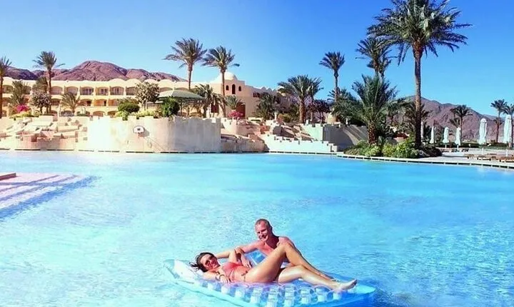 Day on Red Sea in Ain El Sokhna with Pickup from Cairo or Giza