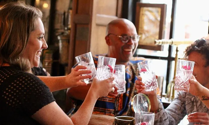 London: History of Gin Guided Tour with Tasting in a Small Group