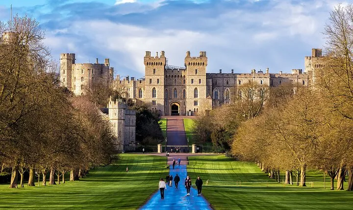 Private Car Roundtrip Day Tour London to Windsor