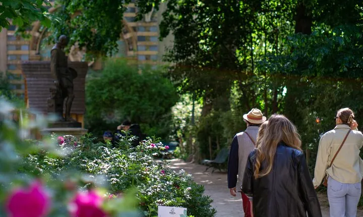 Wine Walk & Tasting in Saint-Germain-des-Prés