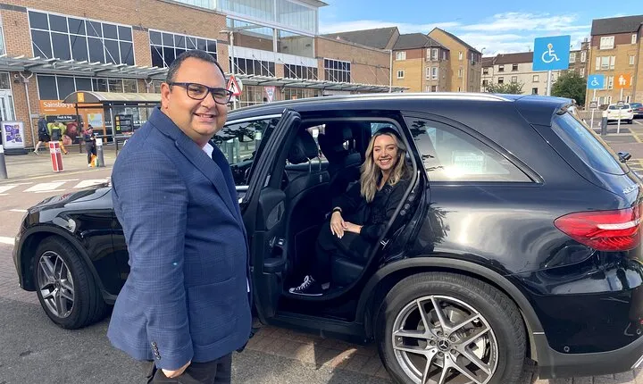 Airport Transfer Edinburgh City Center Private luxury SUV OneWay