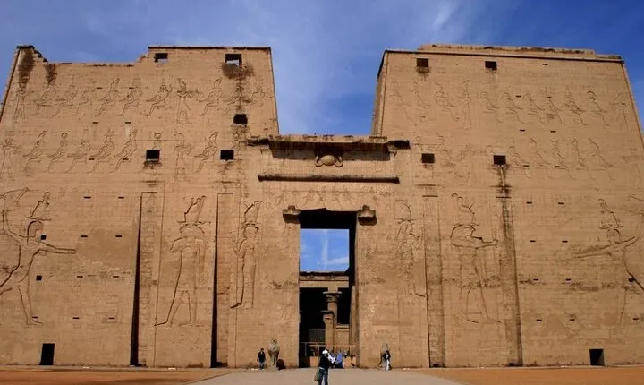 Trip from luxor to Edfu by train