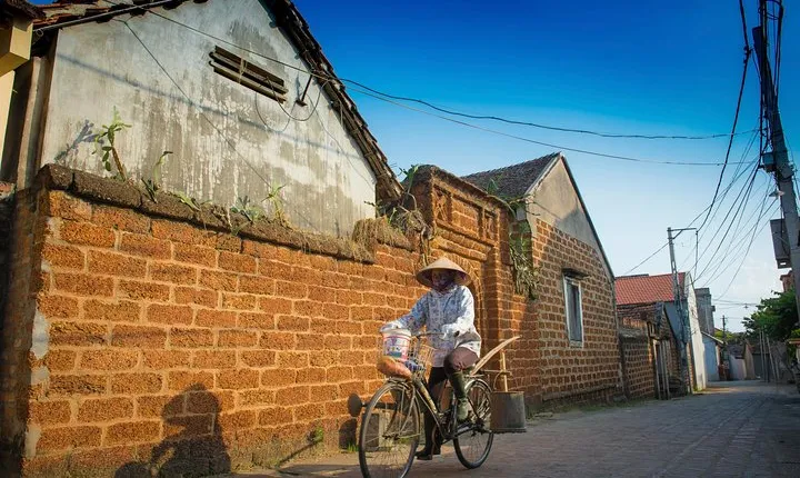 Day Trip to Duong Lam Ancient Village from Hanoi