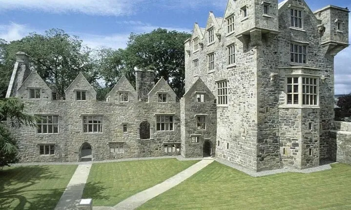Travel and Experience the Emerald Isle.