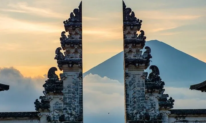 Lempuyang Temple Tour With Lunch and Pick Up