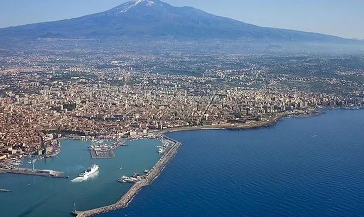 One Day Tour in Catania and Trekking on Etna