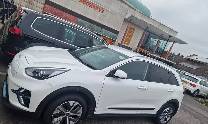 One Way Taxi Transfer from Gatwick Airport to Harwich Seaport