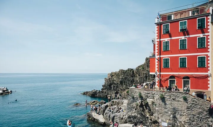 Cinque Terre Riomaggiore Private Tour with Minivan