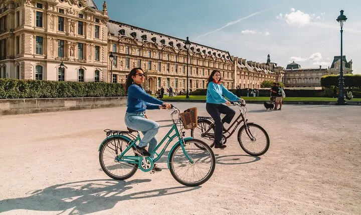 Explore Paris Highlights by Bike