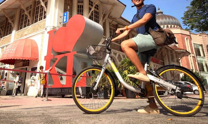 Cycling to the Famous Landmarks of Kuala Lumpur with Hotel Pickup