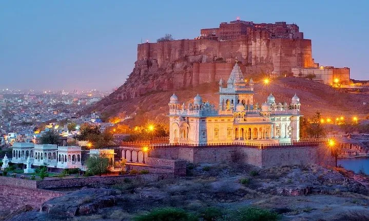 From New Delhi : Taj Mahal Tour By Superfast Train