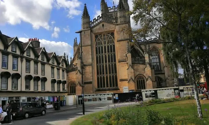 Luxury Private Vehicle Day Hire from & to London via Stonehenge Lacock and Bath