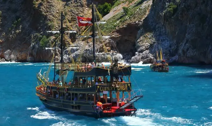 Alanya Pirate Boat with Lunch and Drinks