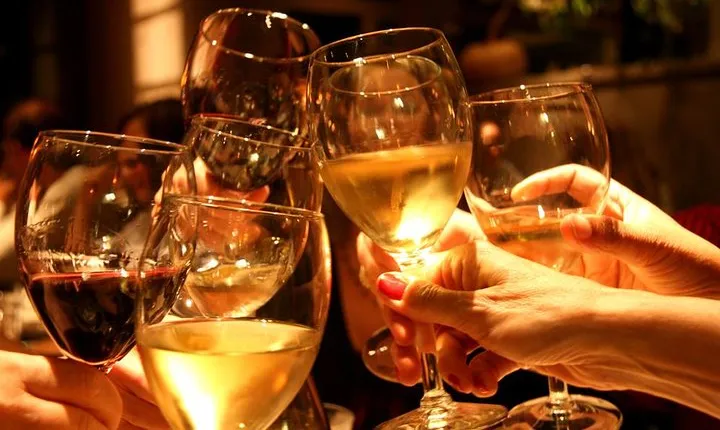 Italy in a Glass - Wine Tasting and Food Pairing Tour in Rome