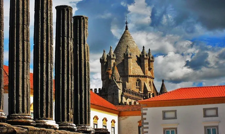 Evora Private Day Trip with Wine Tasting