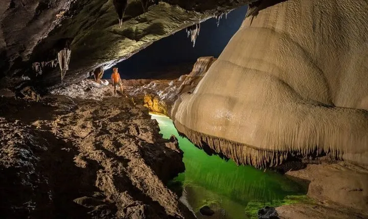 4km Paradise Cave Tour from Dong Hoi