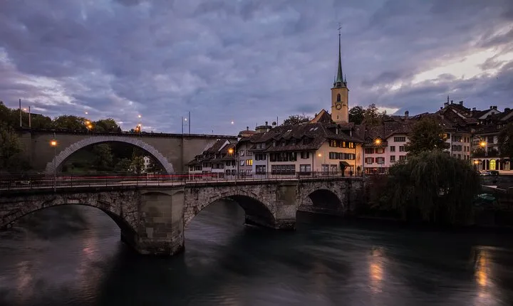 Insightful Bern Walking Tour for Couples