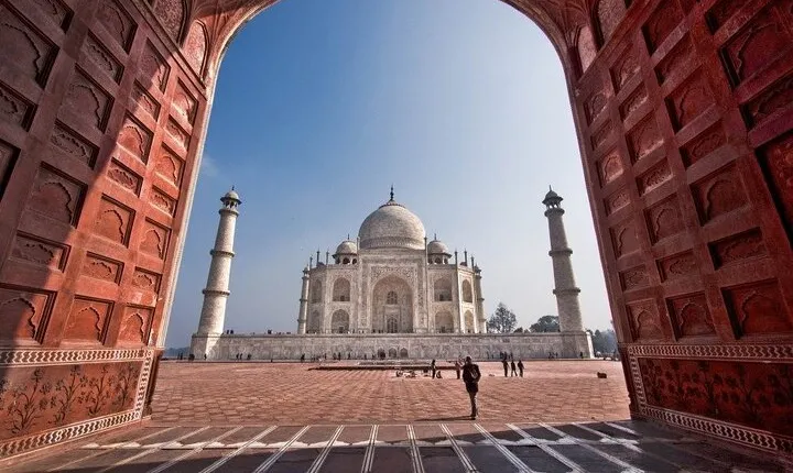 From Delhi : Sunrise Taj Mahal And Agra Fort tour by Car
