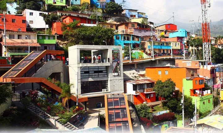 Comuna 13 Tour. Graffiti Tour Medellín (Graffitour)