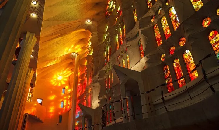 Fast Track Sagrada Familia Guided Tour with Tower Access