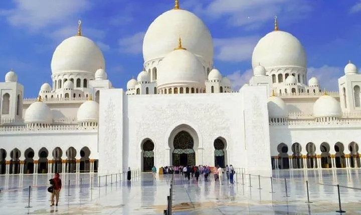 Abu Dhabi City Tour With Ferrari World Theme Park