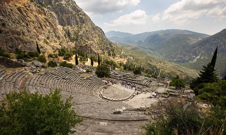 Small Group Tour in Delphi and Arachova